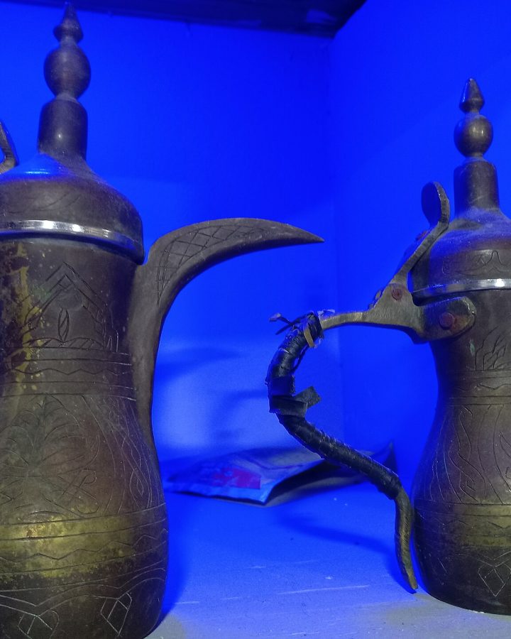 دلّتا قهوة عربية من النحاس