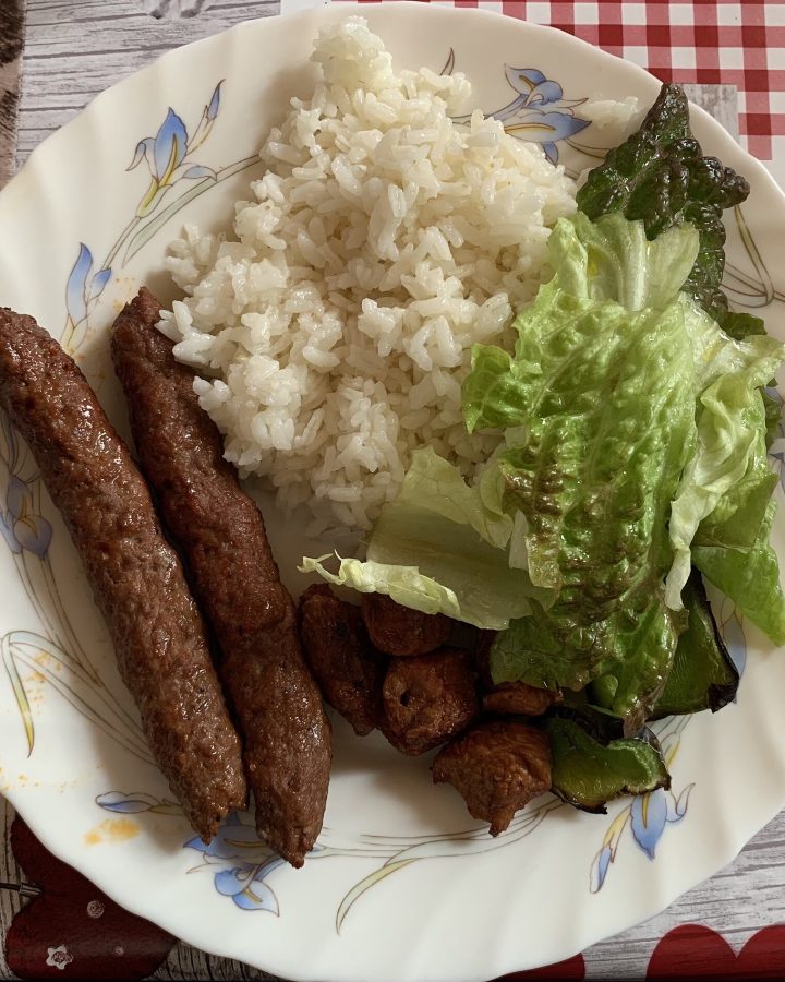 Lamb kofta with rice and lettuce